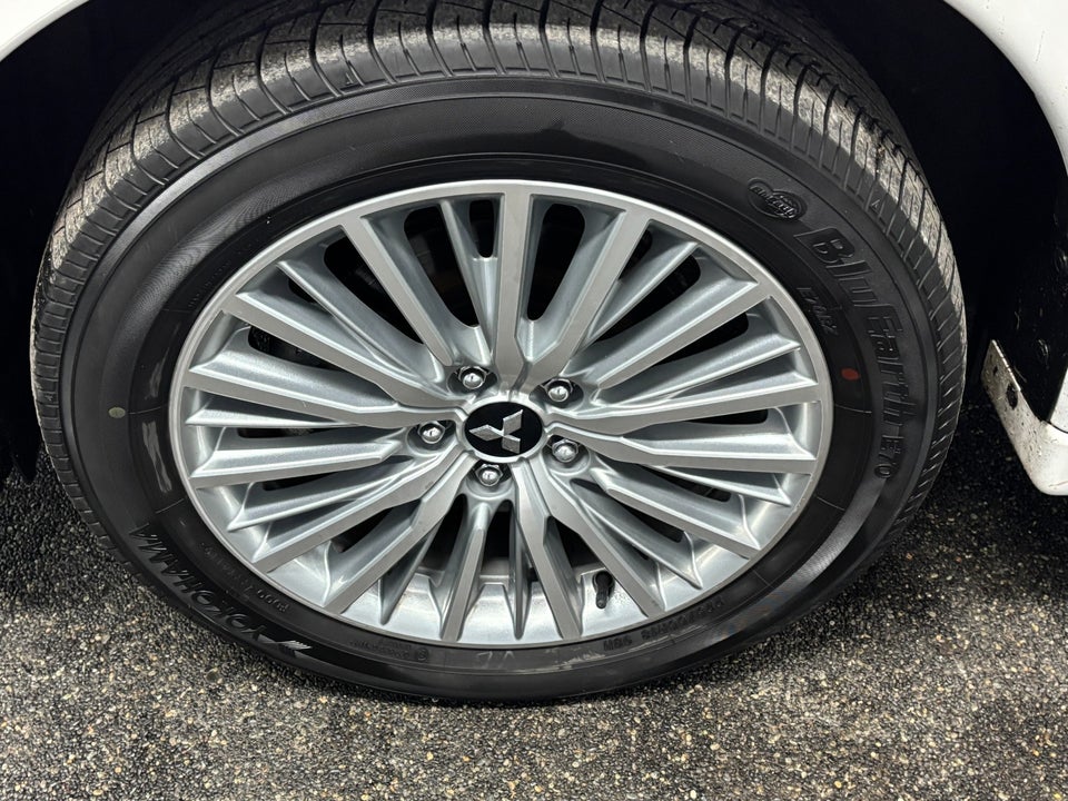 Mitsubishi Outlander 2,4 PHEV Instyle CVT 4WD 5d