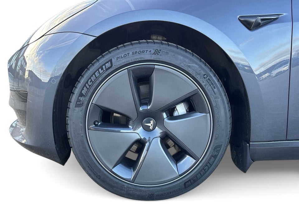 Tesla Model 3 Standard Range+ RWD 4d