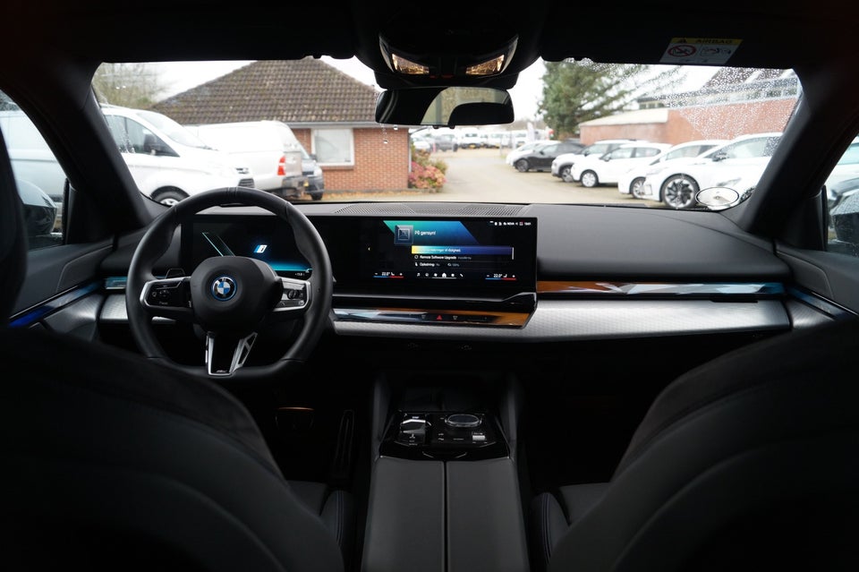 BMW i5 eDrive40 M-Sport 4d