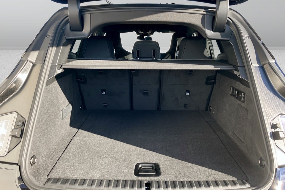 BMW iX xDrive60 Fully Charged 5d