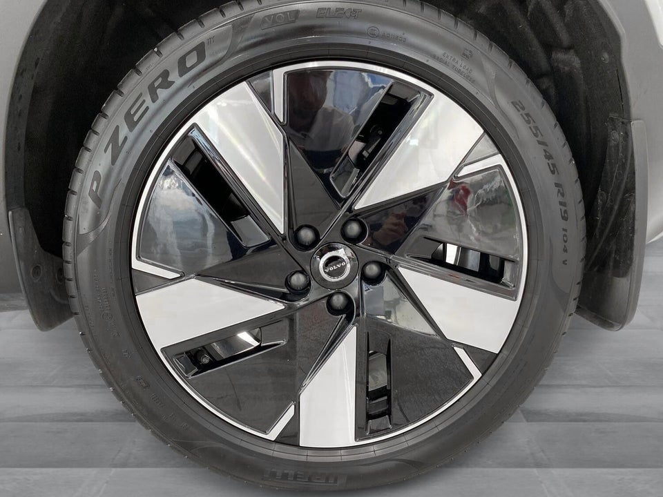 Volvo EX40 Extended Range Plus 5d