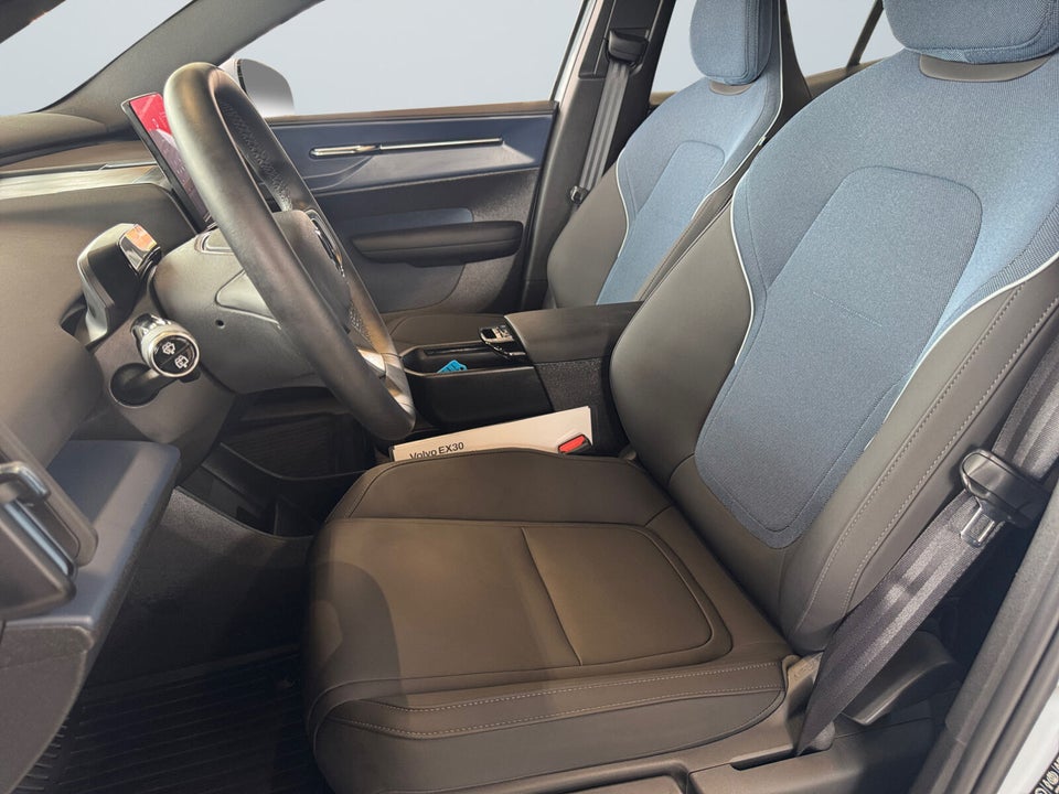 Volvo EX30 Standard Range Core 5d