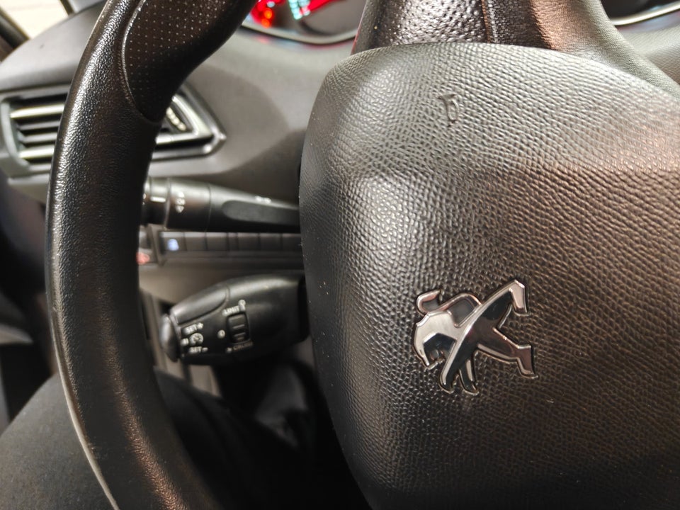 Peugeot 308 1,2 VTi 82 Active 5d