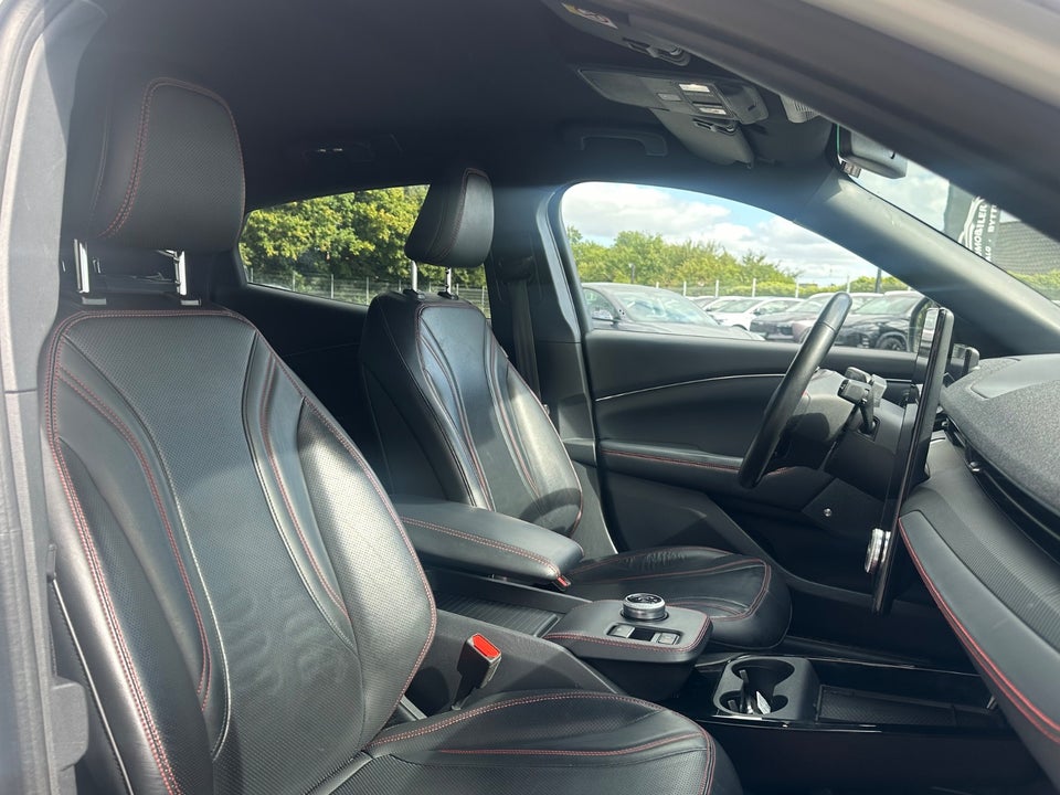 Ford Mustang Mach-E 88 Extended Range AWD 5d