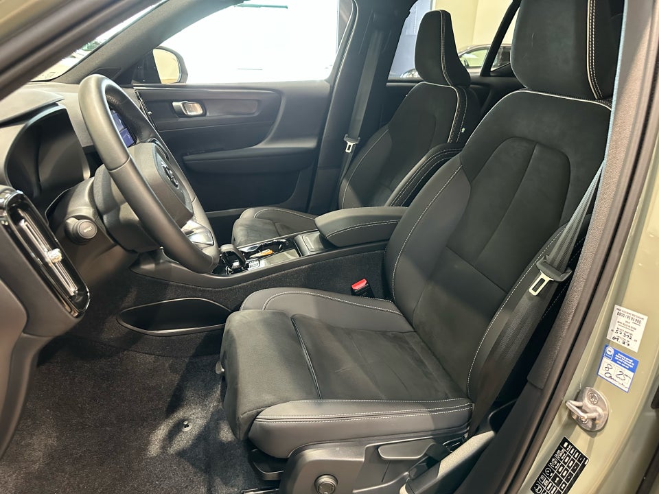 Volvo XC40 ReCharge Extended Range Plus 5d