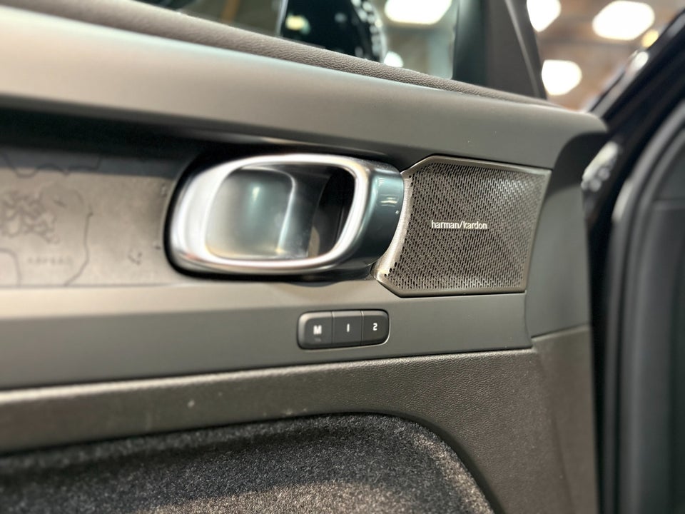 Volvo EX40 Extended Range Black Edition 5d
