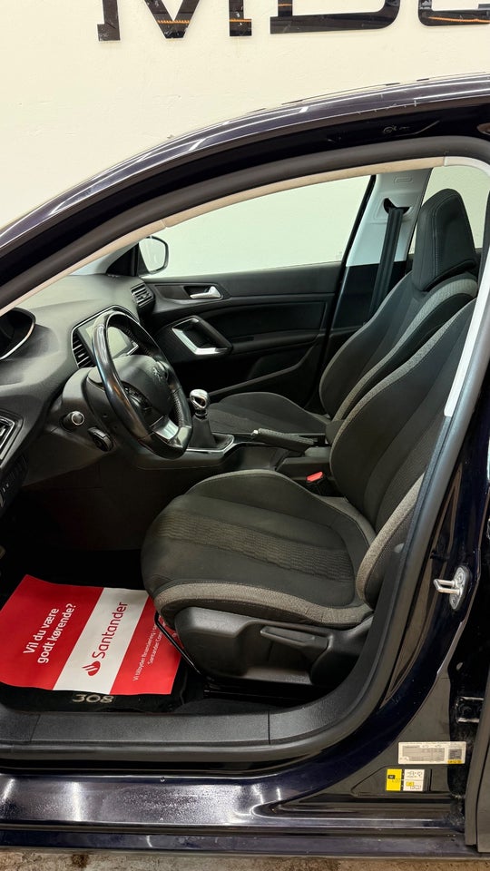 Peugeot 308 1,2 e-THP 130 Allure Sky 5d