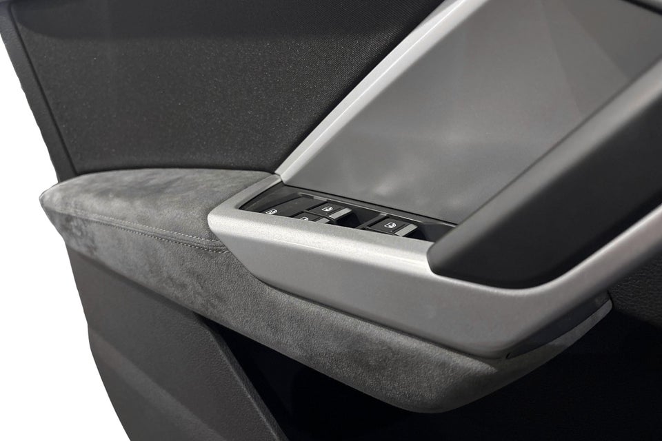 Audi Q3 45 TFSi e Attitude plus S-tr. 5d