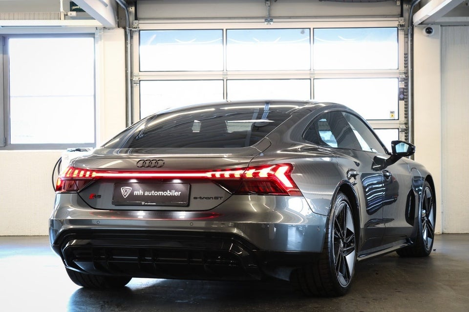 Audi RS e-tron GT quattro 4d