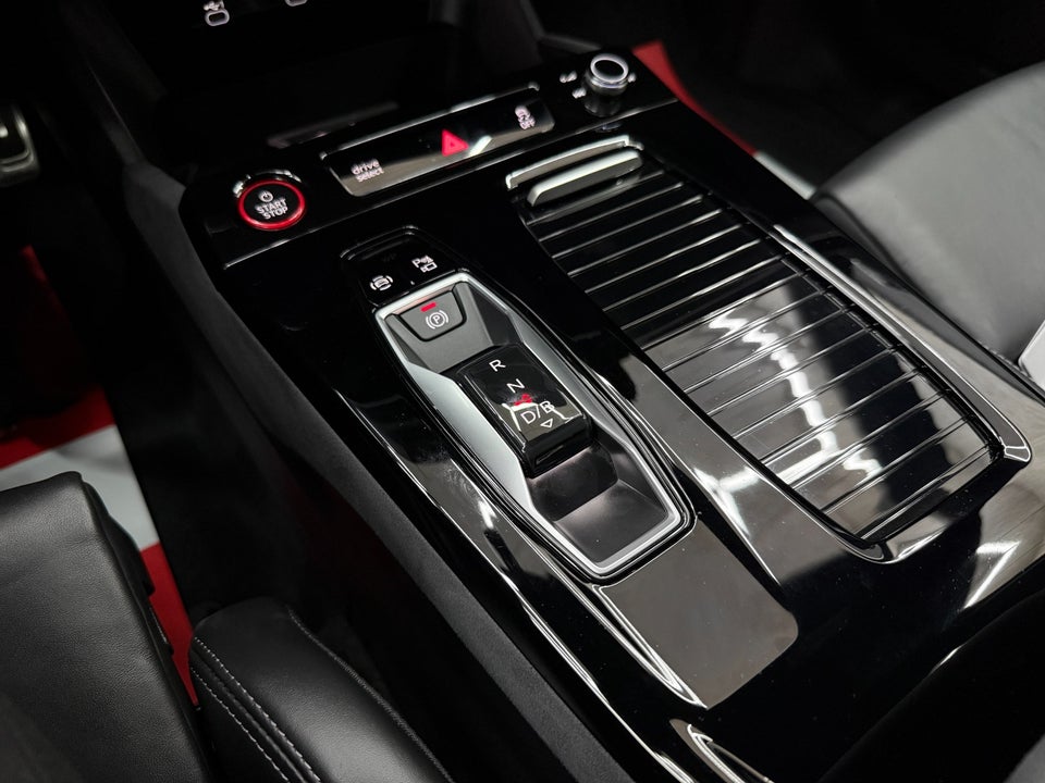 Audi SQ6 e-tron quattro 5d