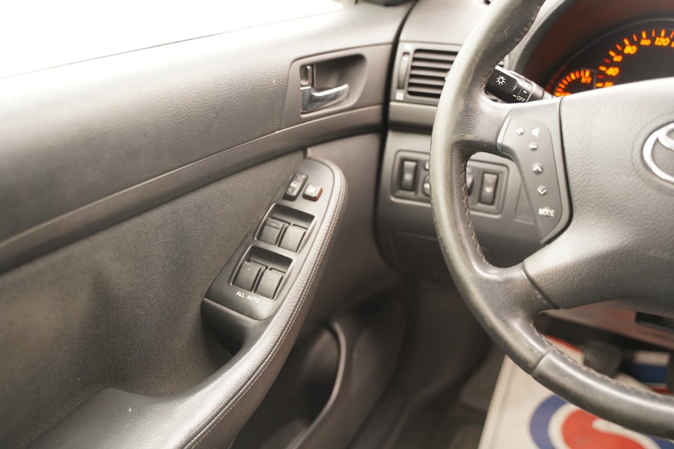 Toyota Avensis 1,8 VVT-i Terra stc. 5d