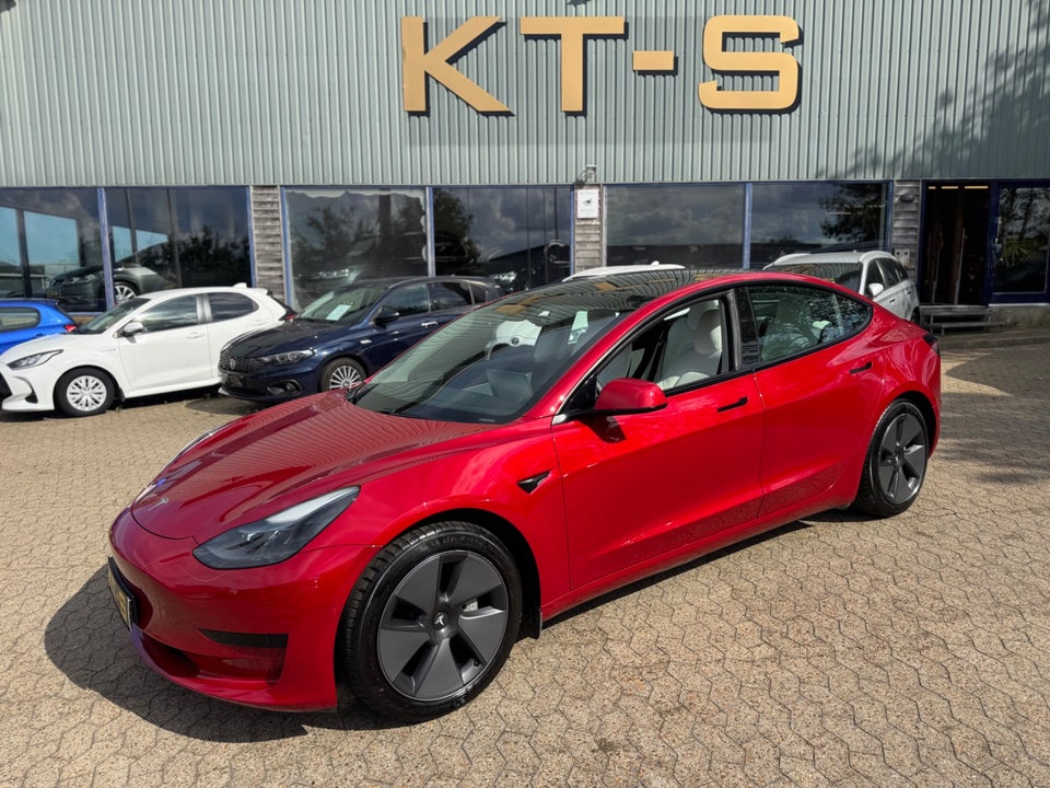 Tesla Model 3 Standard Range+ RWD 4d
