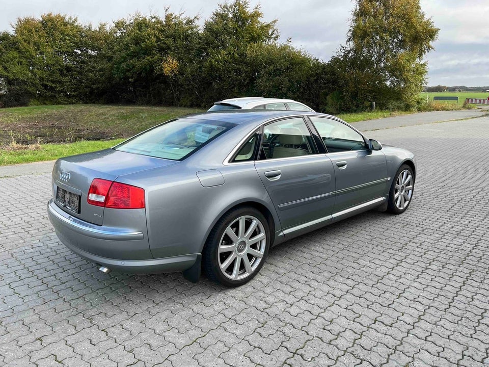 Audi A8 4,2 TDi 326 quattro Tiptr. 4d