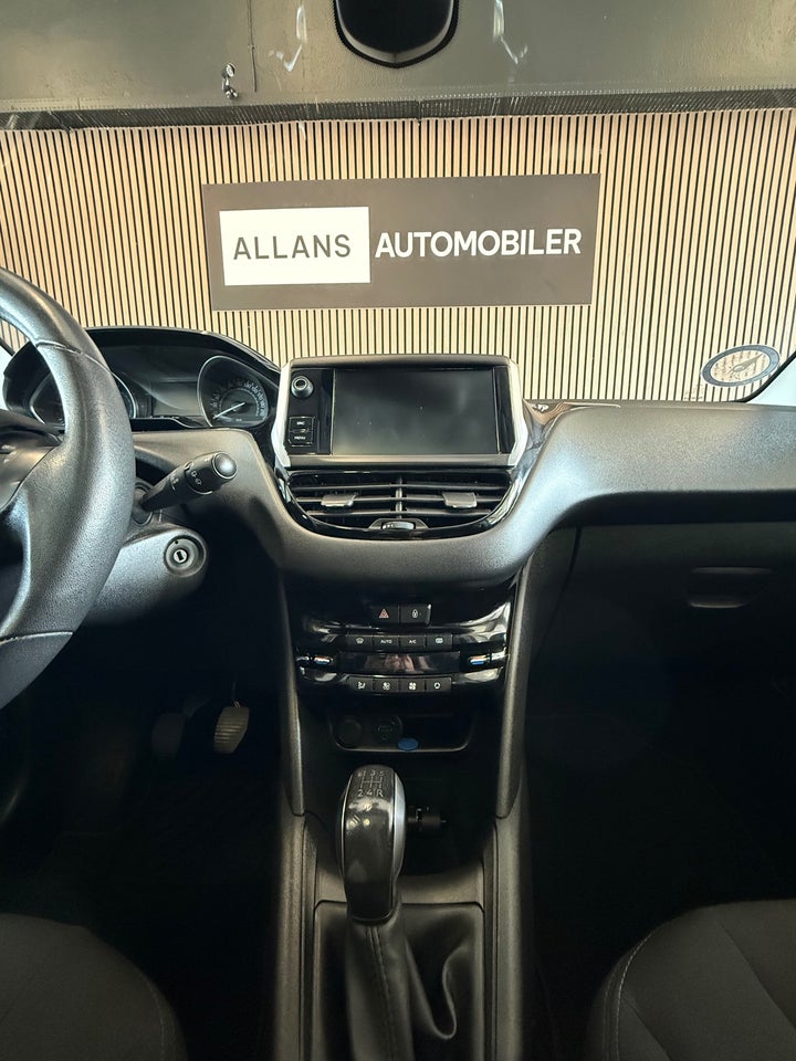 Peugeot 208 1,2 VTi Allure Sky 5d