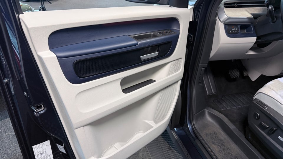 VW ID.Buzz 77 Pro SWB 5d