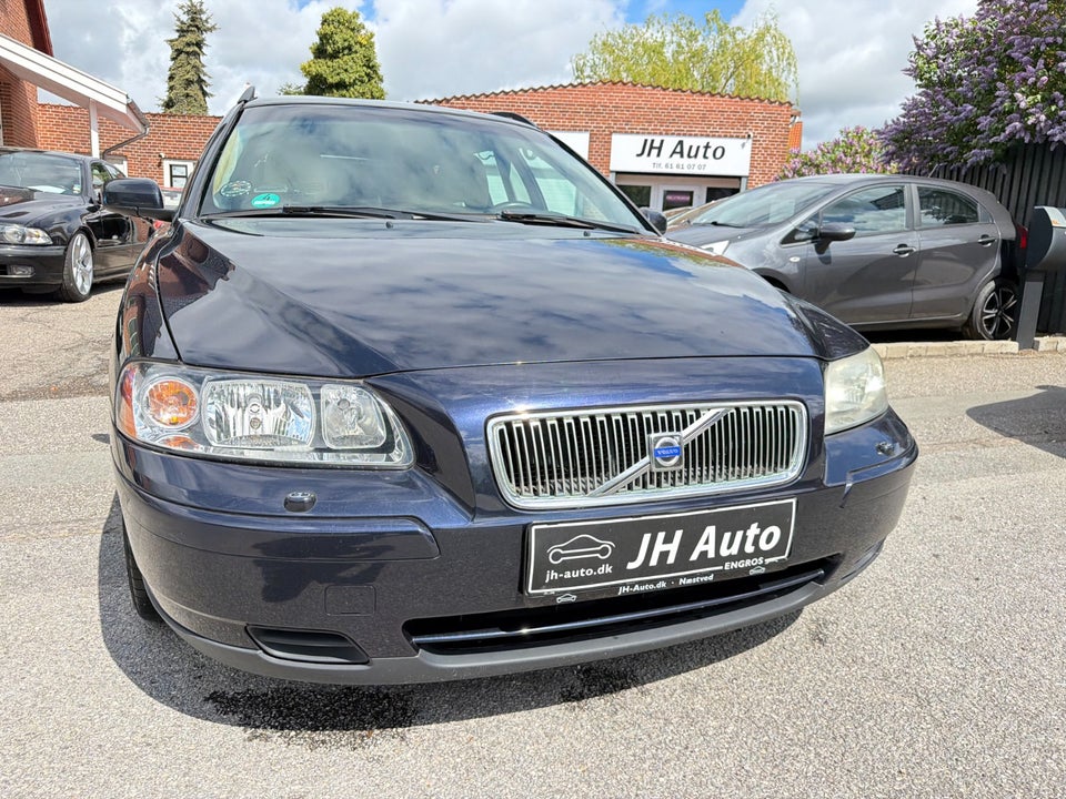 Volvo V70 2,4 170 Momentum aut. 5d