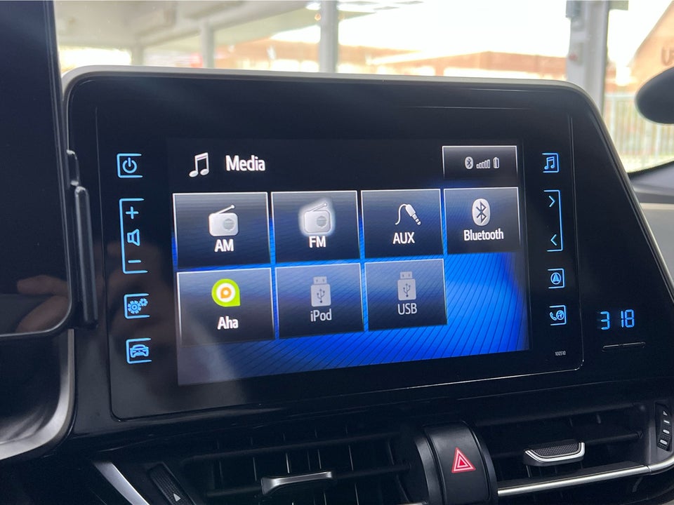 Toyota C-HR 1,8 Hybrid C-LUB Selected CVT 5d