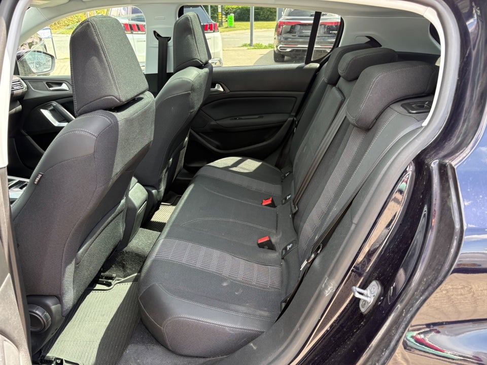 Peugeot 308 1,2 PureTech 130 Selection Sky 5d