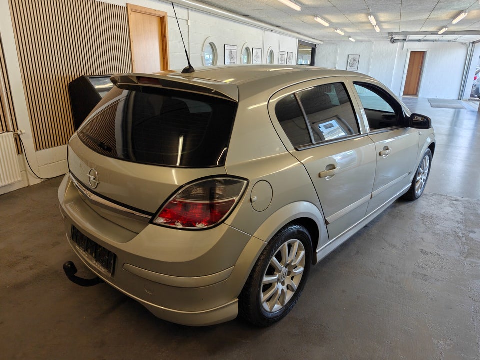 Opel Astra 1,4 16V Enjoy 5d