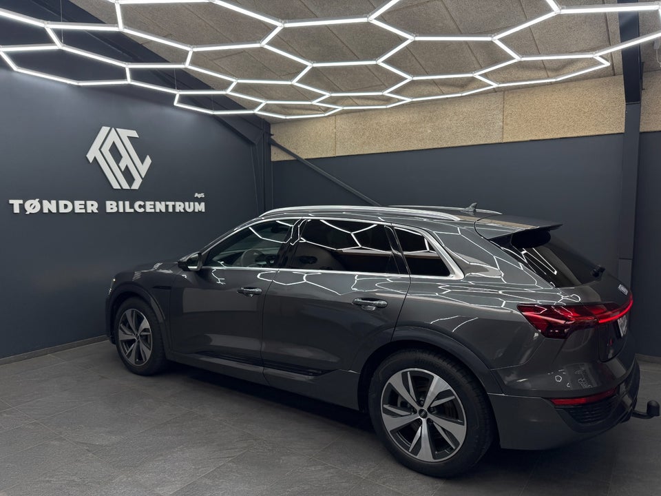 Audi Q8 e-tron 55 S-line quattro 5d