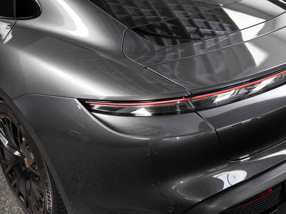 Porsche Taycan GTS Performance+  4d
