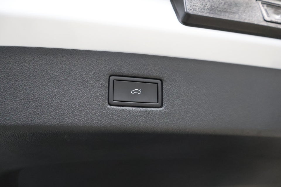 Ford Explorer 82 Premium Extended Range 5d