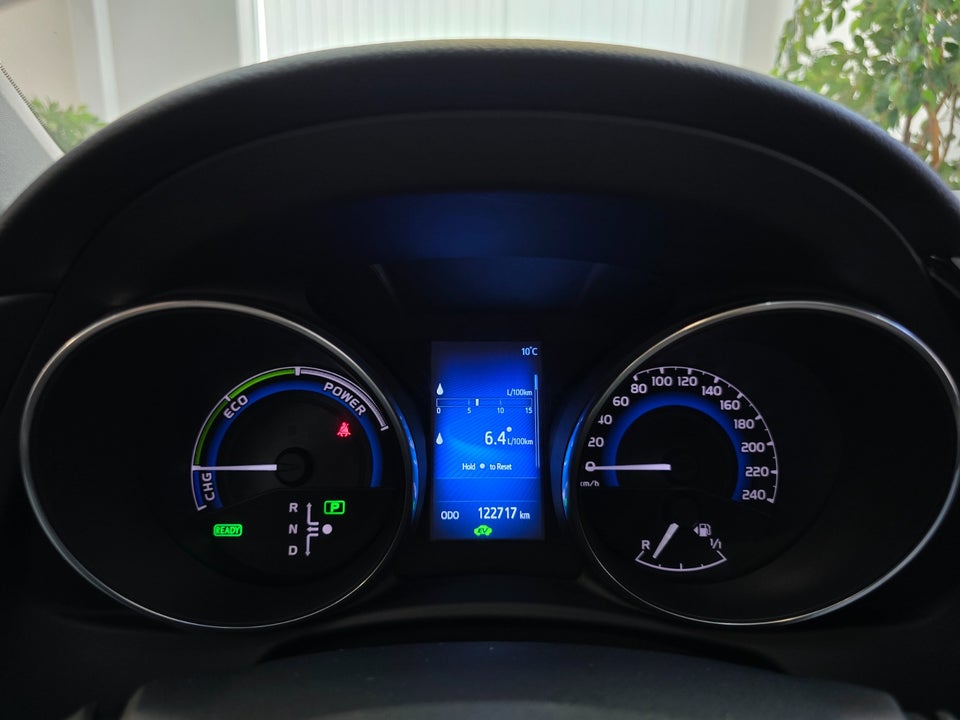 Toyota Auris 1,8 Hybrid H1 CVT 5d