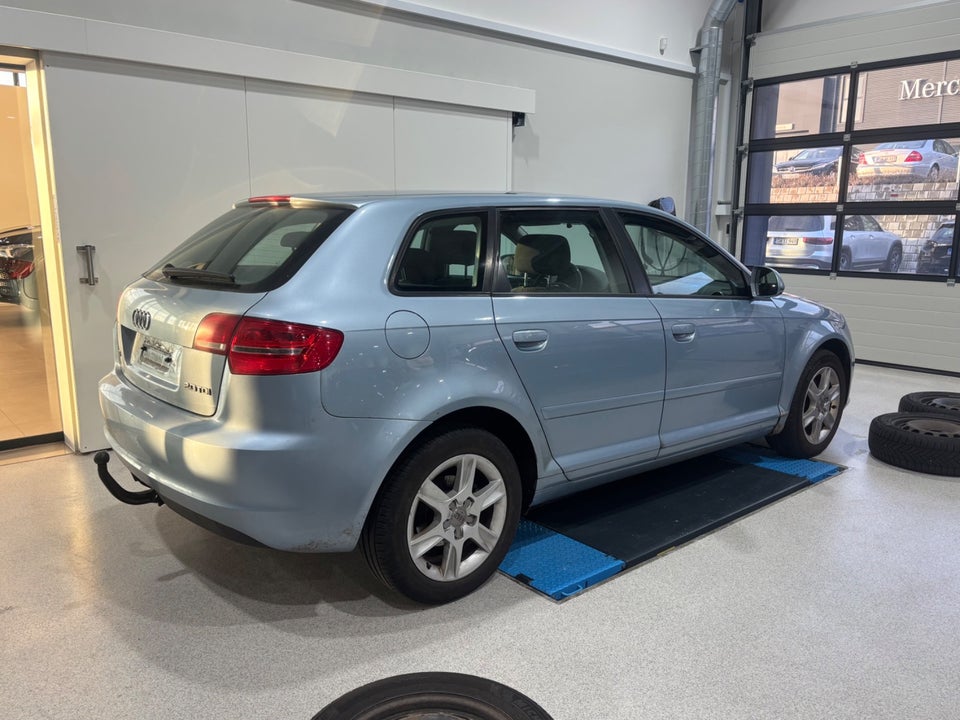 Audi A3 2,0 TDi 140 Ambiente Sportback 5d