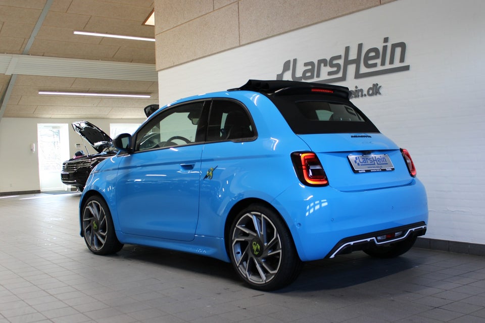 Abarth 500e Scorpionissima Cabrio 2d