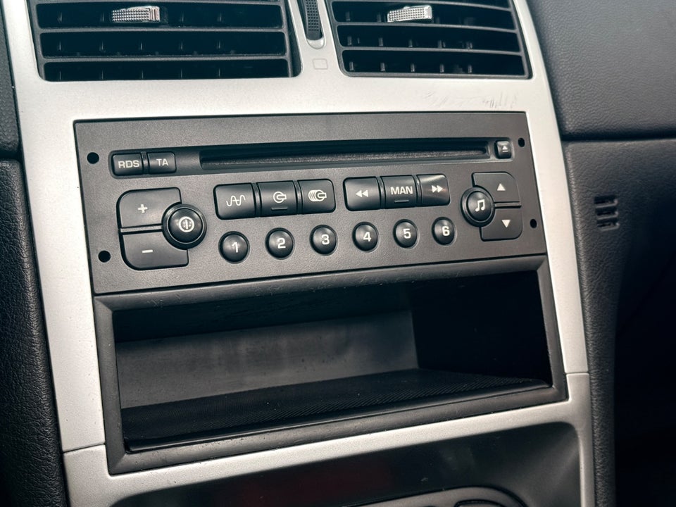 Peugeot 307 2,0 16V CC 2d