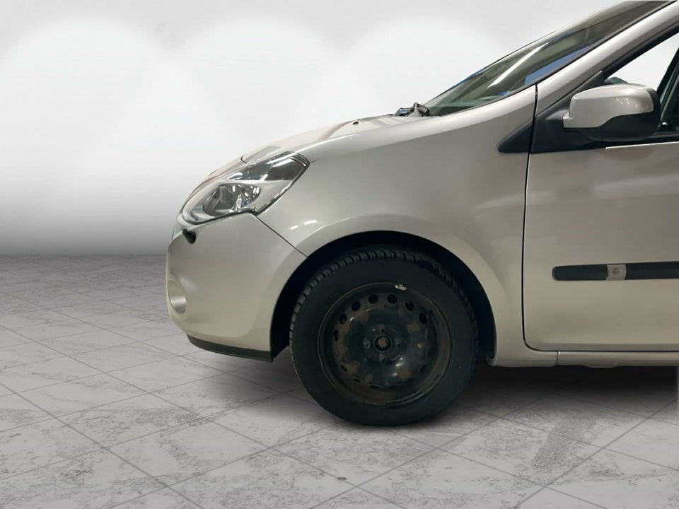 Renault Clio III 1,2 16V Expression 5d