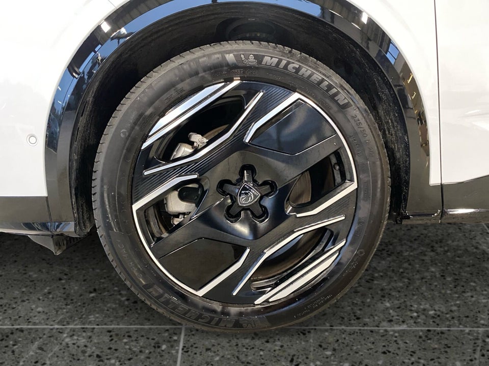 Peugeot e-3008 77 GT Pack 5d