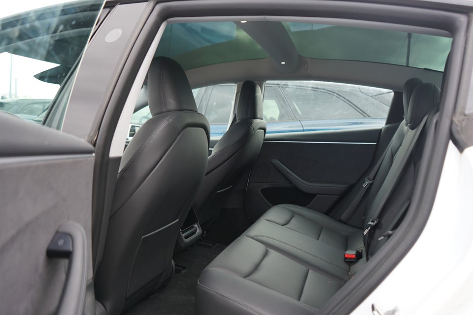 Tesla Model 3 Long Range AWD 4d