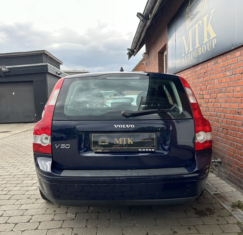 Volvo V50 1,6 Momentum 5d