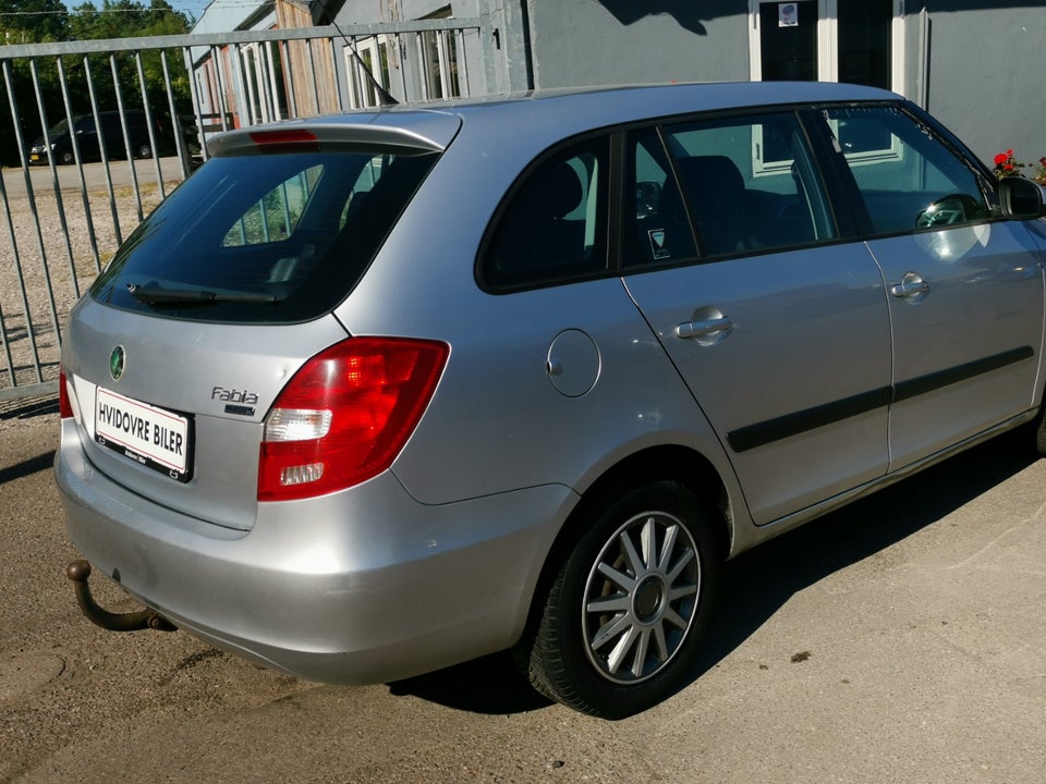 Skoda Fabia 1,4 16V Ambiente Combi 5d