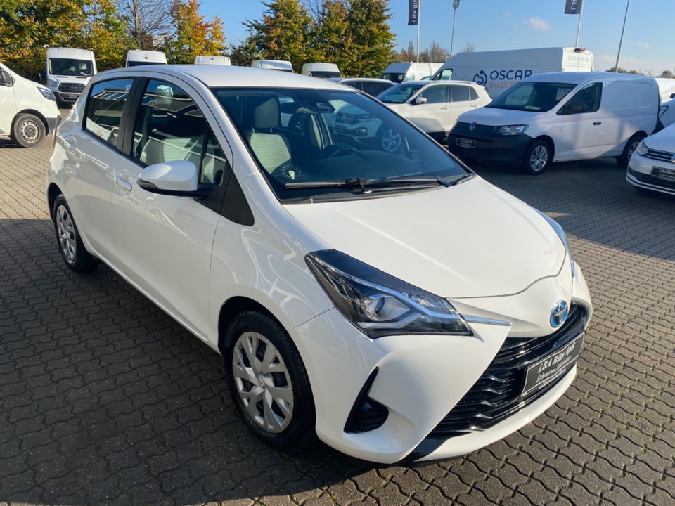 Toyota Yaris 1,5 Hybrid H1 e-CVT Van 5d