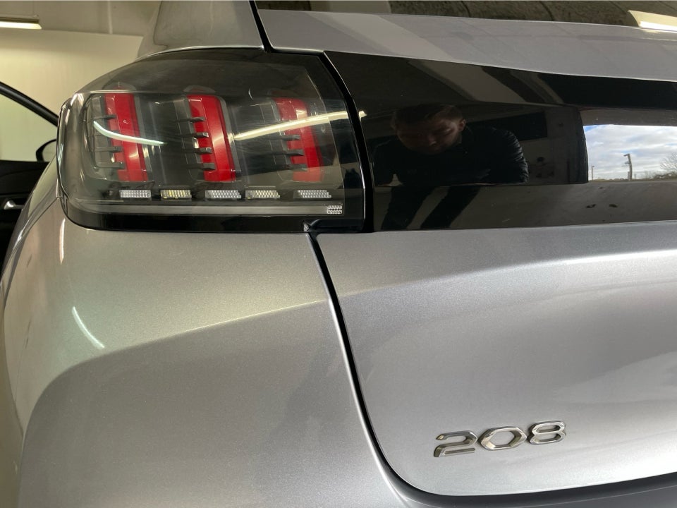 Peugeot 208 1,2 PureTech 100 Allure Sky 5d