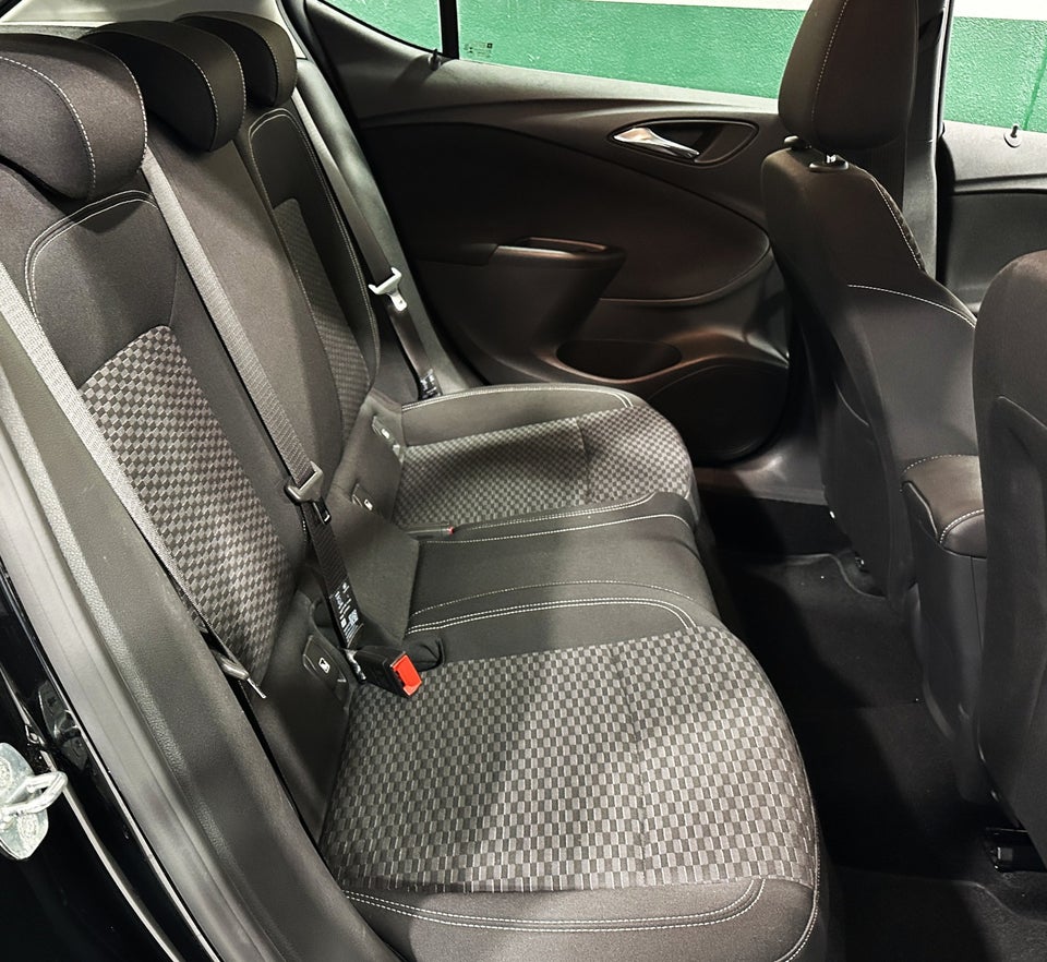 Opel Astra 1,6 CDTi 110 Enjoy 5d