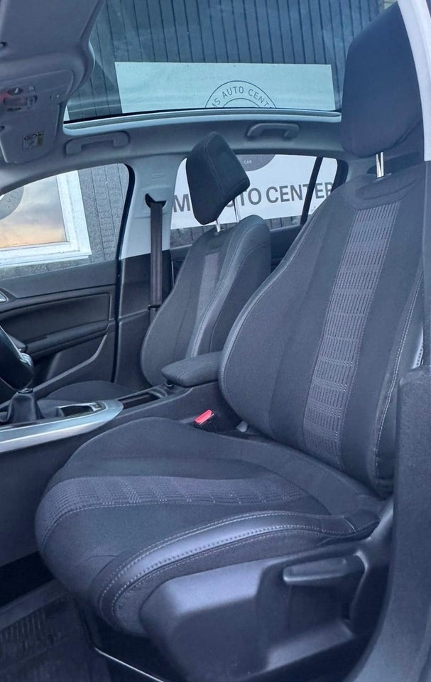 Peugeot 308 1,2 e-THP 130 Allure Sky 5d