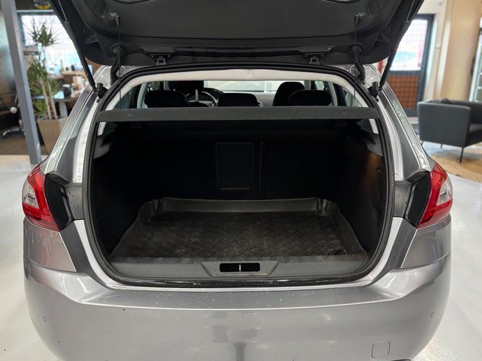 Peugeot 308 1,6 THP 125 Allure 5d