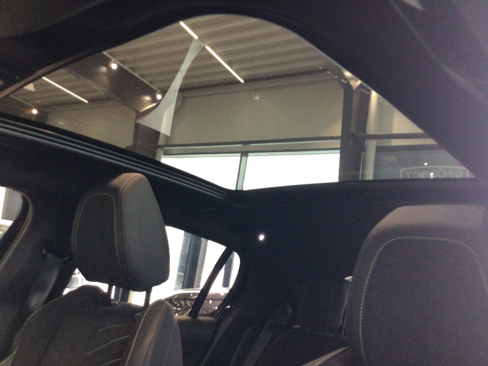 Peugeot e-208 54 GT Pack 5d