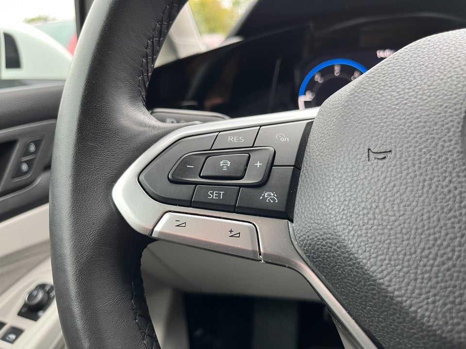 VW Golf VIII 2,0 TDi 150 Style DSG Van 5d