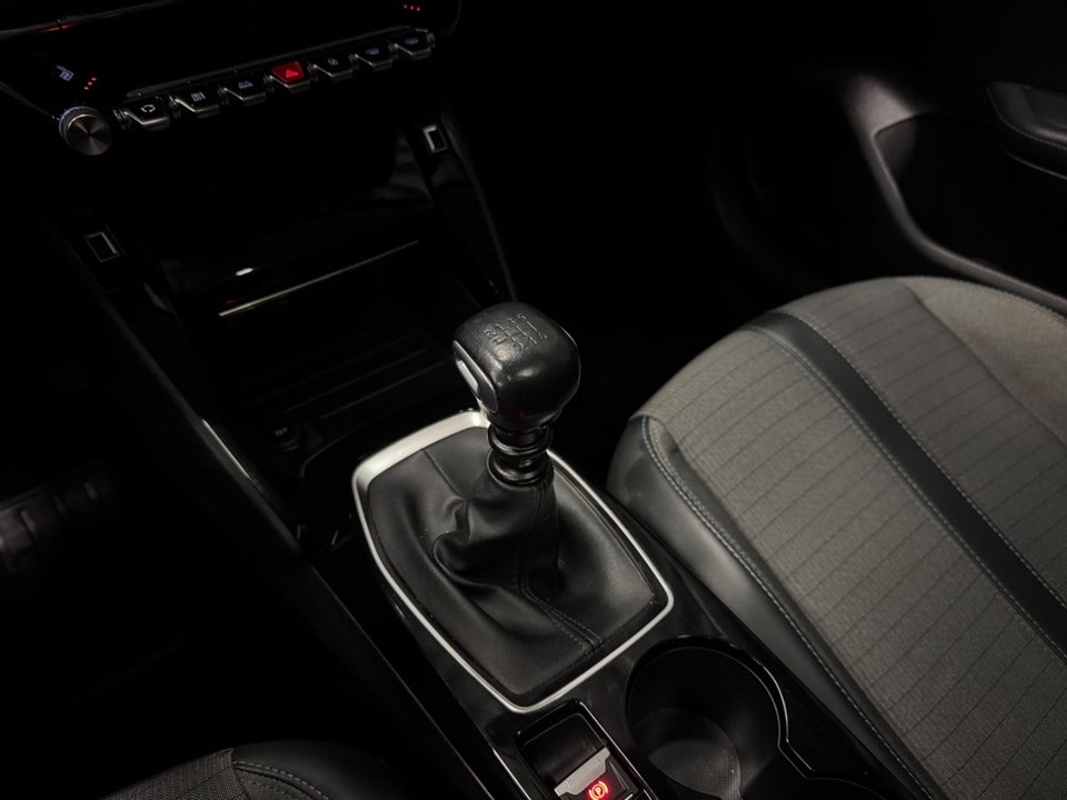 Peugeot 208 1,5 BlueHDi 100 Allure Sky 5d