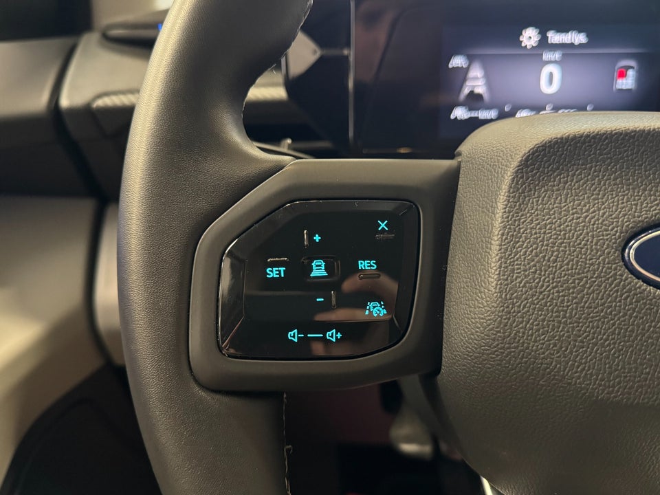 Ford Explorer 82 Premium Extended Range 5d