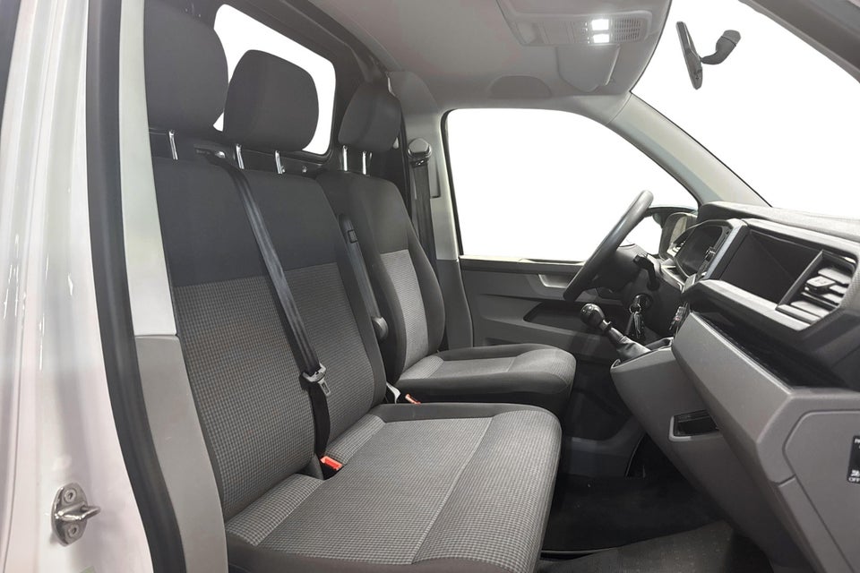 VW Transporter 2,0 TDi 110 Kassevogn lang