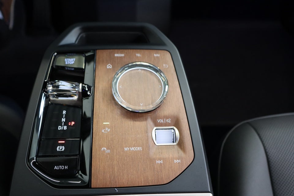BMW iX xDrive40 Fully Charged 5d