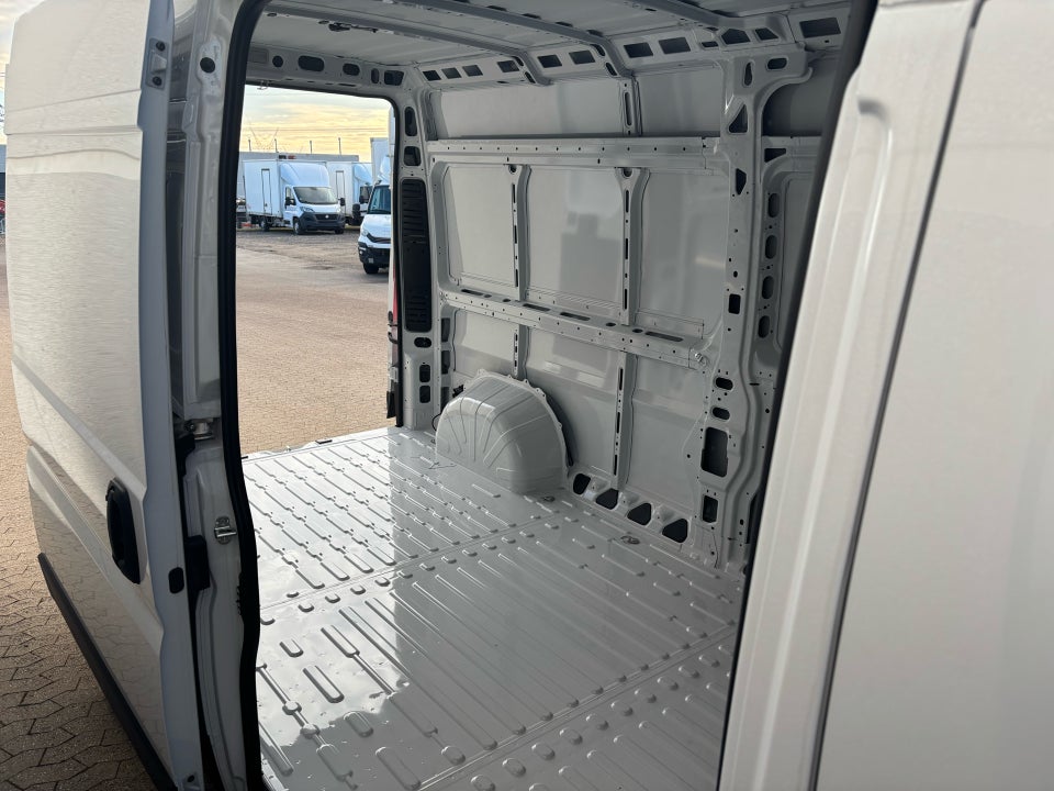 Fiat Ducato 35 Maxi 2,2 MJT 180 Kassevogn L3H2 Pro+ aut.