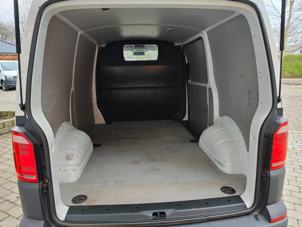 VW Transporter 2,0 TDi 102 Kassevogn kort