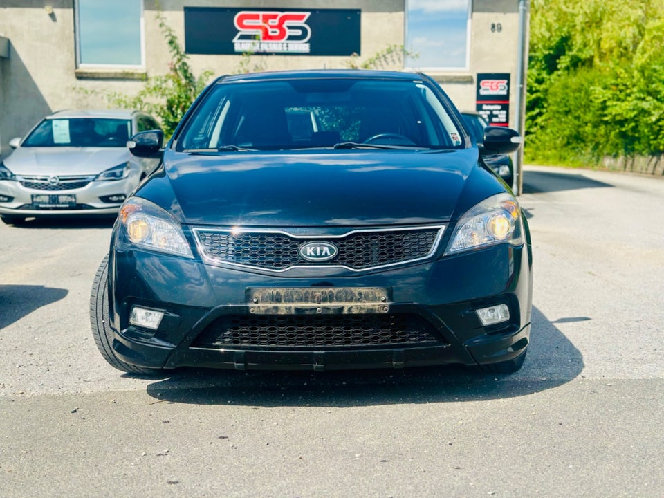 Kia Ceed 1,6 CRDi 128 Sport 5d