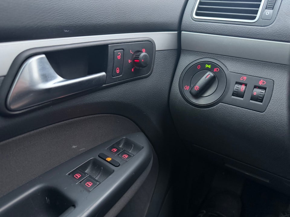 VW Touran 1,6 TDi 105 Comfortline BMT Van 5d